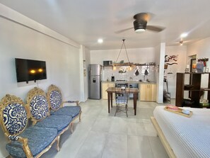 Fer et planche Ă repasser, accĂšs au Wi-Fi (inclus), literie fournie
