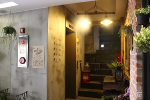 Interior entrance - 31 Page (Seoul)