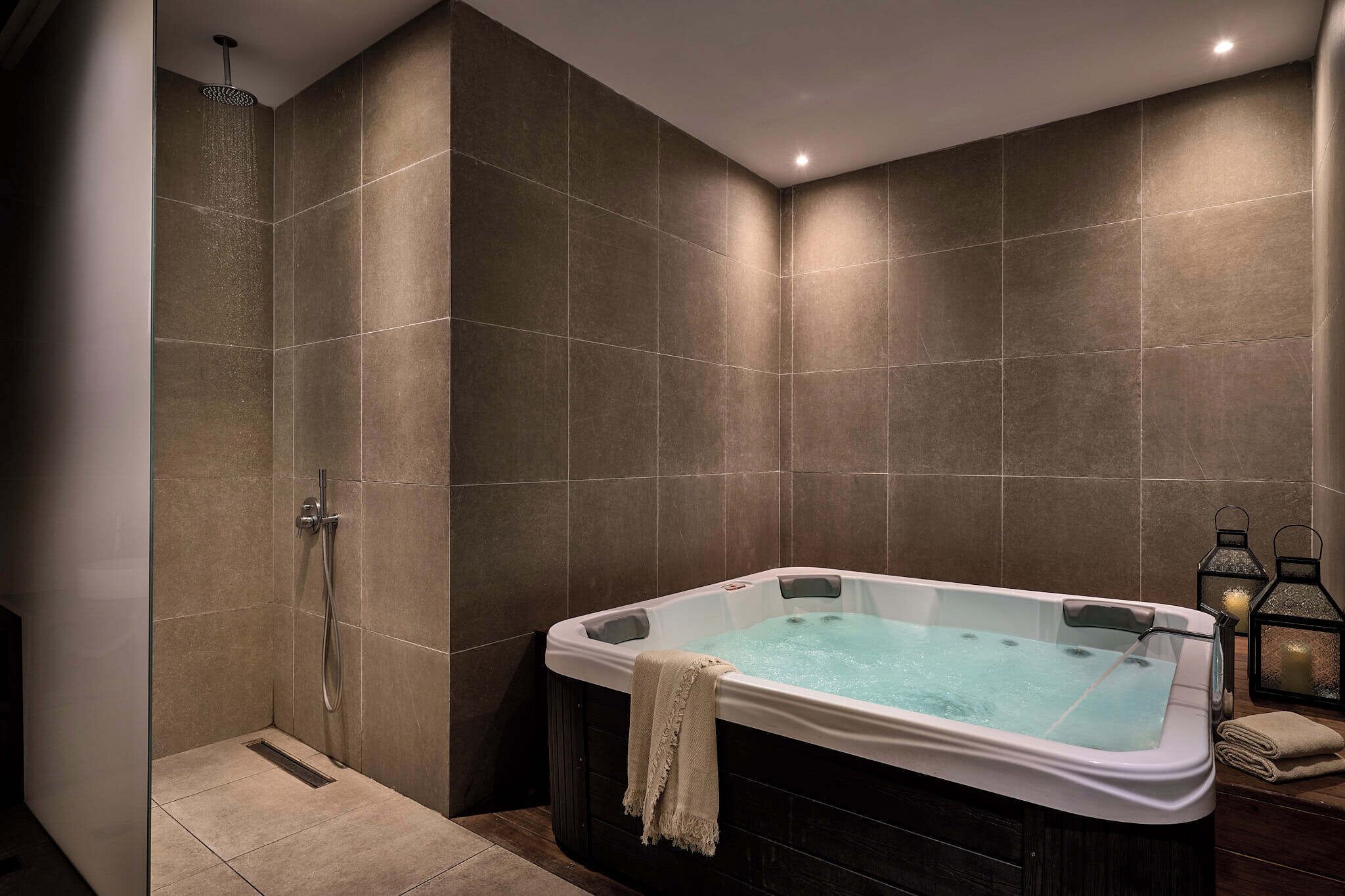 couples treatment room(s), sauna, hot tub, steam room