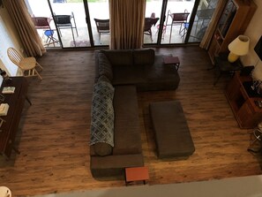 Smart-TV, Kamin, Videothek