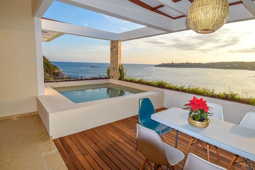 Beachfront Penthouse W/ Amazing Views