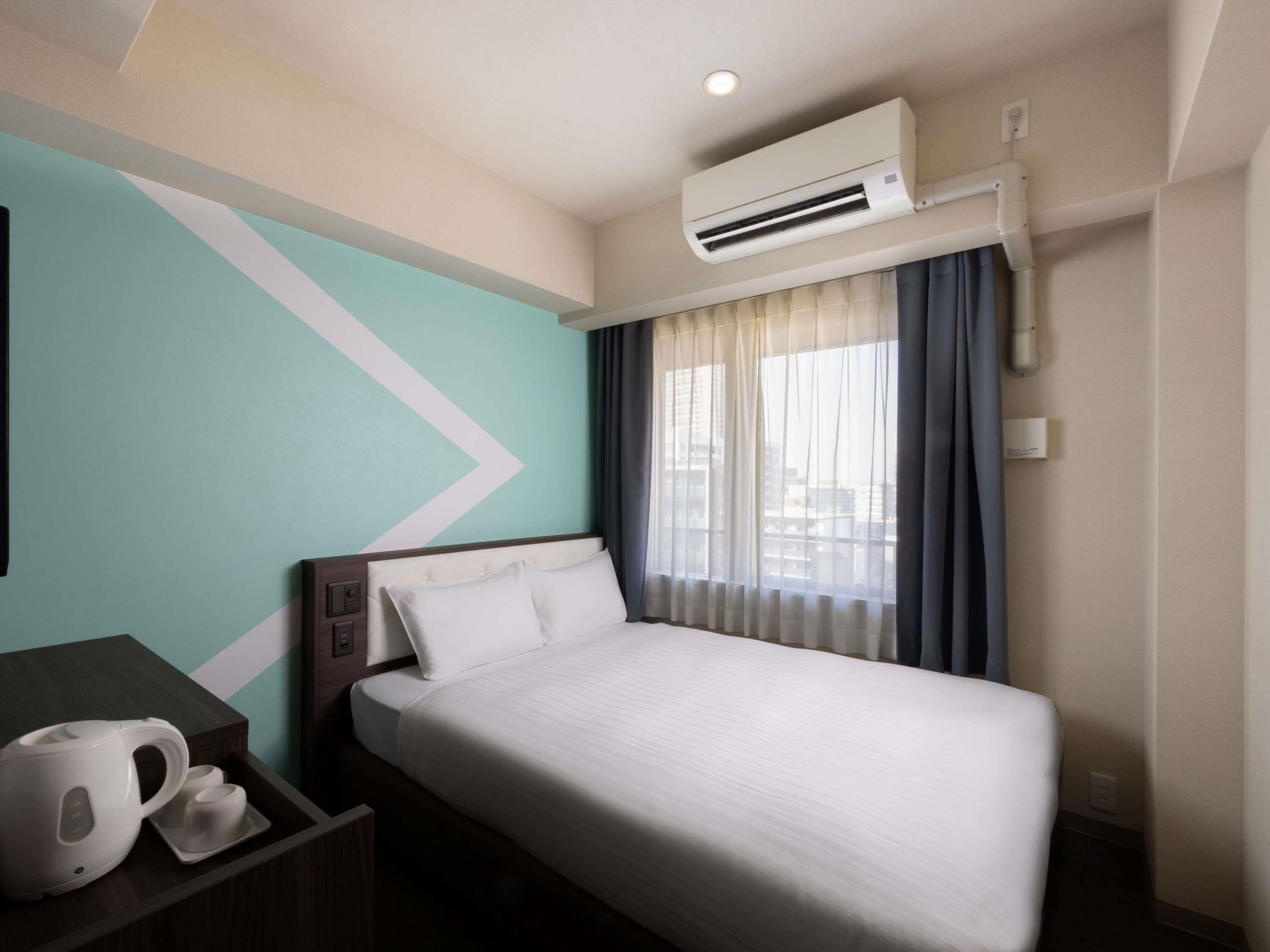 Standard Room, 1 Double Bed | In-room safe, desk, laptop workspace, blackout drapes