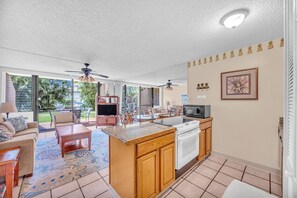 Jääkaappi, mikroaaltouuni, uuni, liesi