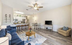 TV, DVD player, streaming services - Pool, Near Beach & 4BR Family Retreat - Sailfish (Port Aransas)
