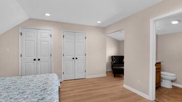 3 bedrooms, iron/ironing board, WiFi (free), bed sheets