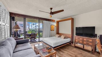 Fernseher, DVD-Player, Tischtennisplatte, BĂŒcher