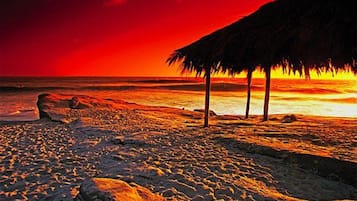 Beach nearby, sun loungers, beach towels