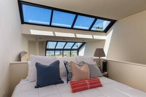 3 habitaciones, escritorio, tabla de planchar con plancha y wifi