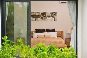 Familienapartment, 3 Schlafzimmer, Gartenblick, zum Garten hin | 3 Schlafzimmer, Zimmersafe, Schreibtisch, Bügeleisen/Bügelbrett