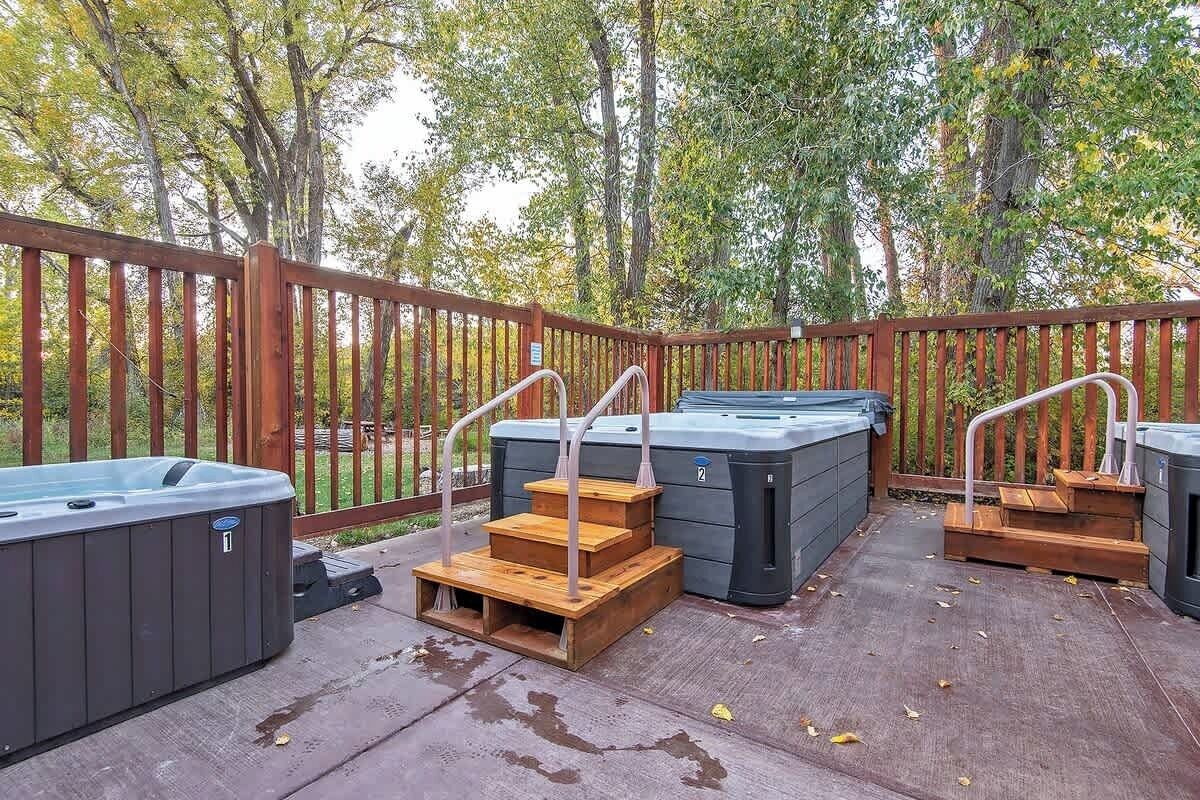 Banyera d'hidromassatge a l'aire lliure