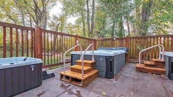 Banyera d'hidromassatge a l'aire lliure