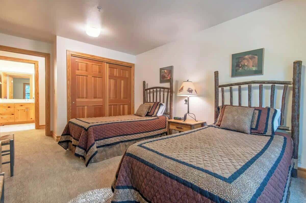 3 bedrooms, iron/ironing board, free WiFi, bed sheets