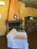 Minibar, desk, rollaway beds, free WiFi