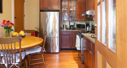 Beautiful, cozy & very clean 3BR in Posh Kitsilano, a must!