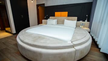 Presidential Single Room | In-room safe, desk, soundproofing, iron/ironing board