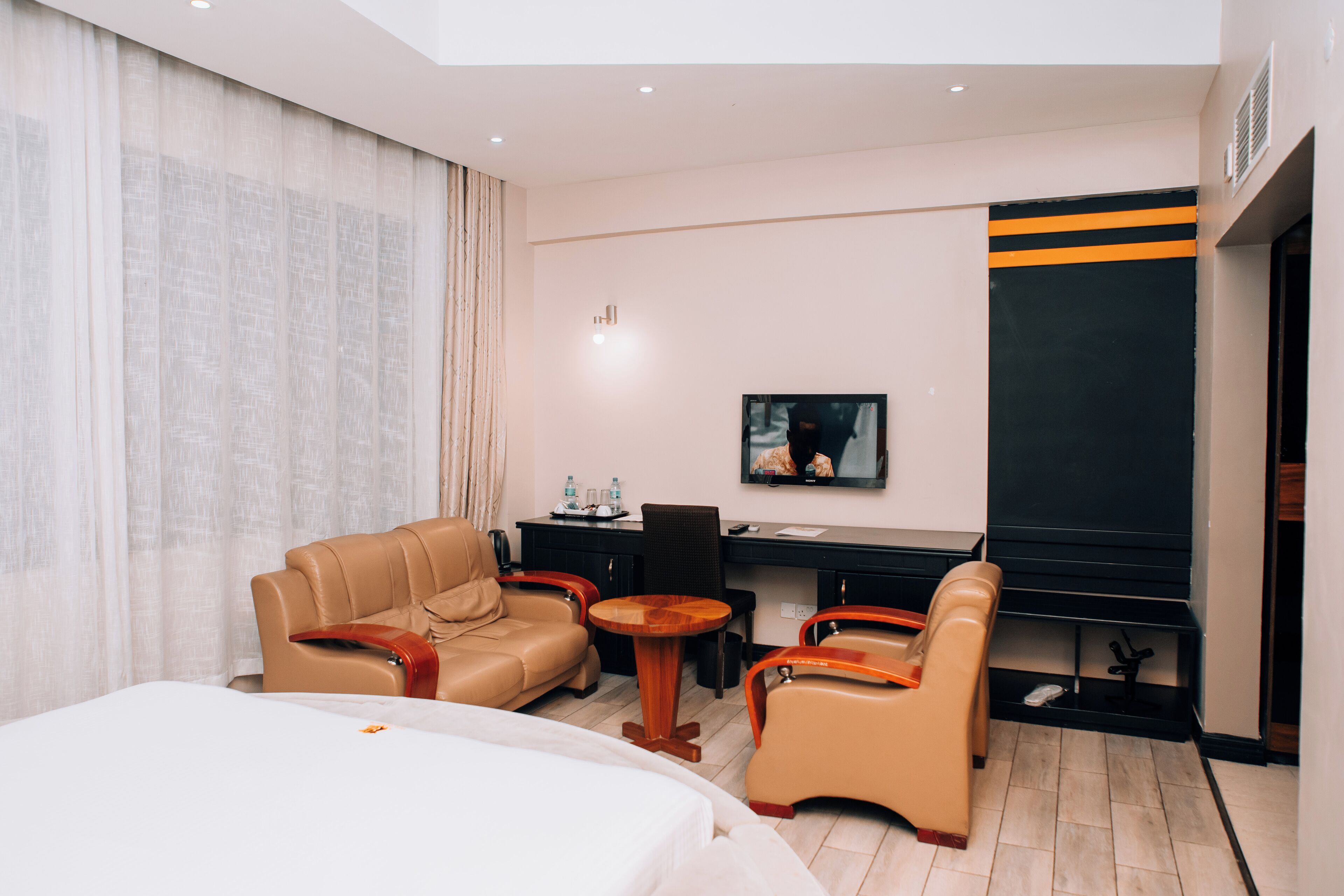 deluxe room | 1 bedroom, in-room safe, desk, soundproofing