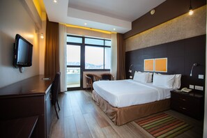 In-room safe, desk, soundproofing, iron/ironing board - Gold Crest Hotel - Mwanza (Mwanza)