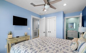 3 bedrooms, desk, iron/ironing board, travel crib