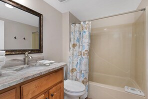 Combined shower/bathtub, hair dryer, towels, toilet paper - Prime Beach/Lagoon Location!  Walk to beach and restaurants! (Gulf Shores)