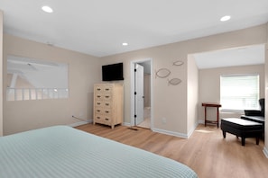 3 bedrooms, iron/ironing board, free WiFi, bed sheets - Prime Beach/Lagoon Location!  Walk to beach and restaurants! (Gulf Shores)