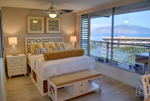 2 bedrooms, desk, iron/ironing board, WiFi - Oceanfront Condo at the Mana Kai Maui, Luxurious, Designer Remodeled (Kihei)