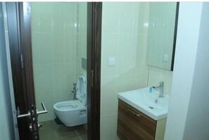 Vila Keluarga, 4 kamar tidur | Kamar mandi