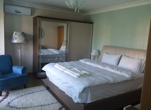 Villa familiar, 4 habitaciones | 4 dormitorios, caja fuerte, escritorio y sistema de insonorización