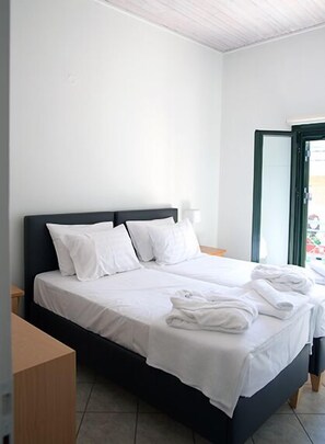 Deluxe Apartment, 1 Bedroom, Balcony, City View | Iron/ironing board, free WiFi - Geo Holidays Studios (Trifylia)