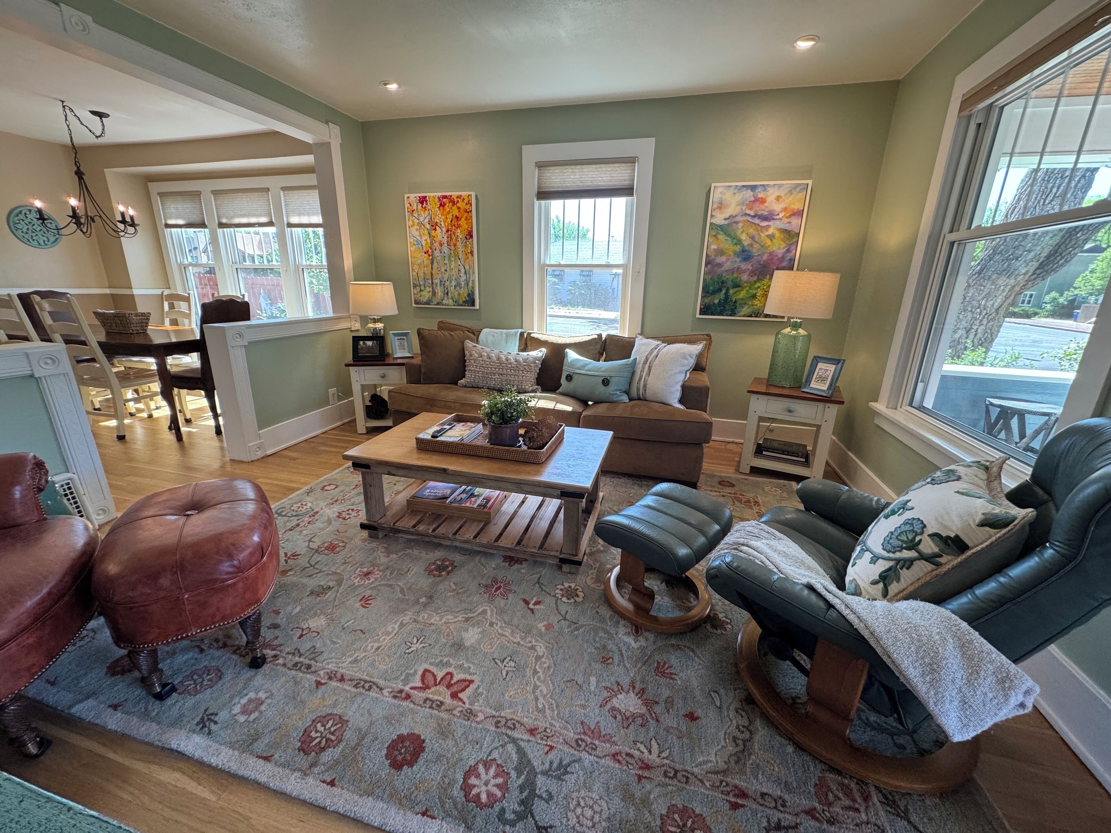 TV connectée, lecteur de DVD, livres, vidéothèque