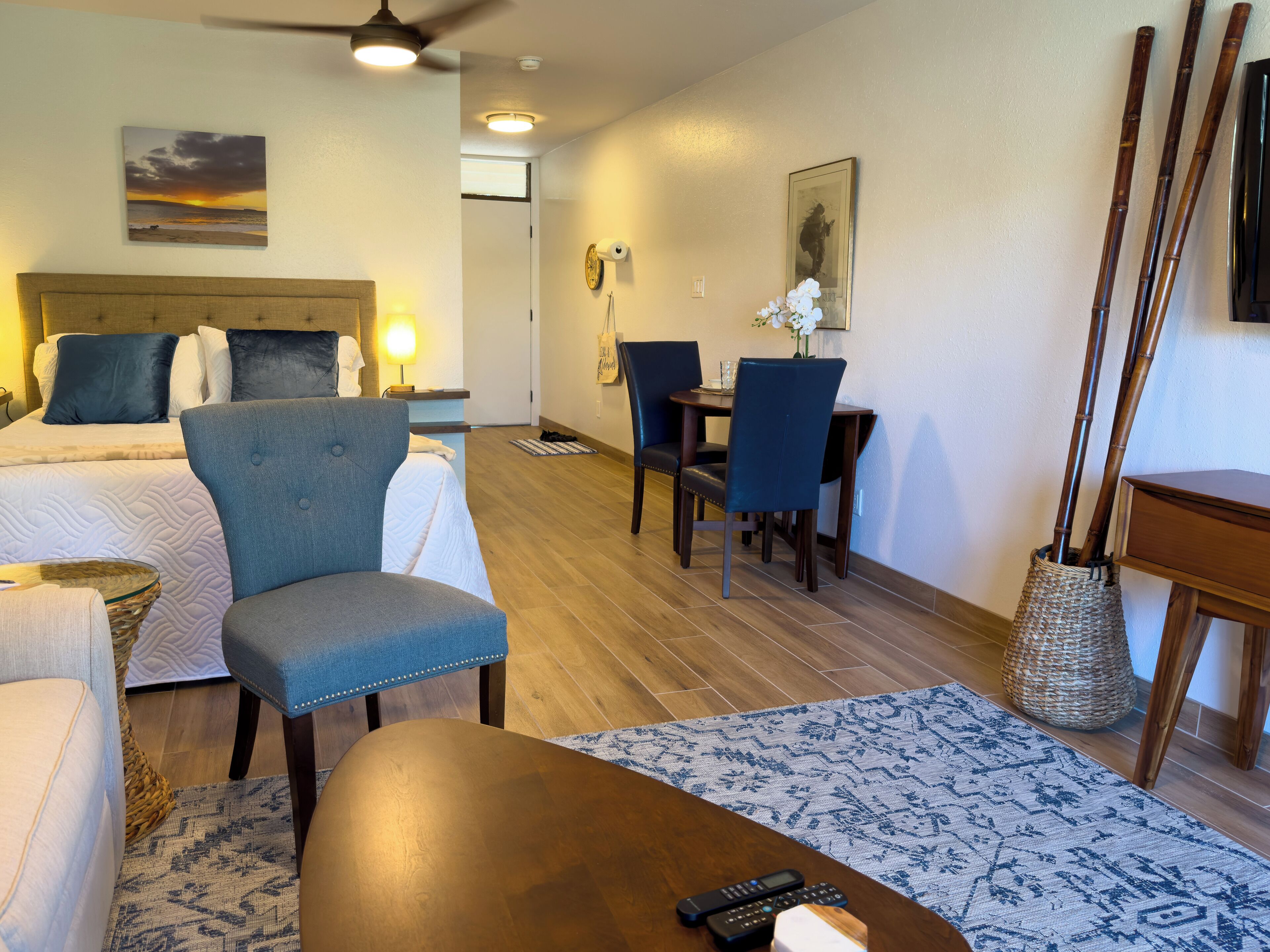 Tabla de planchar con plancha, Internet, ropa de cama