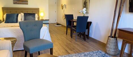 Tabla de planchar con plancha, Internet, ropa de cama