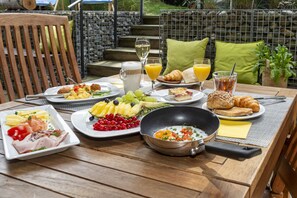 Daily buffet breakfast for a fee - Gästehaus Holzer (Konstanz)