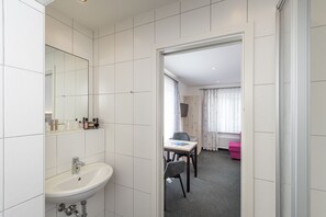 淋浴設備、免費梳洗用品、風筒、提供毛巾