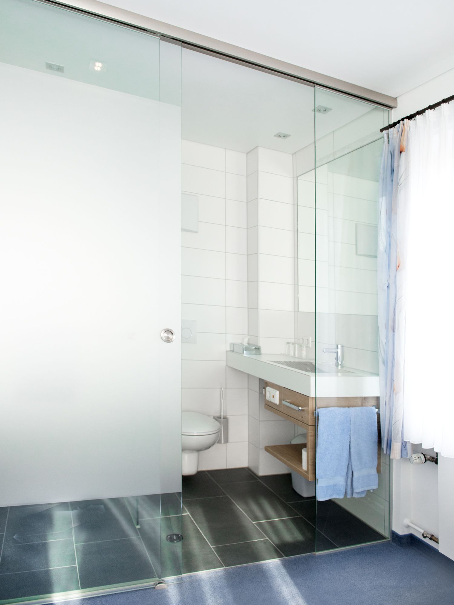 standard single room, 1 single bed | bathroom | shower, free toiletries, hair dryer, towels