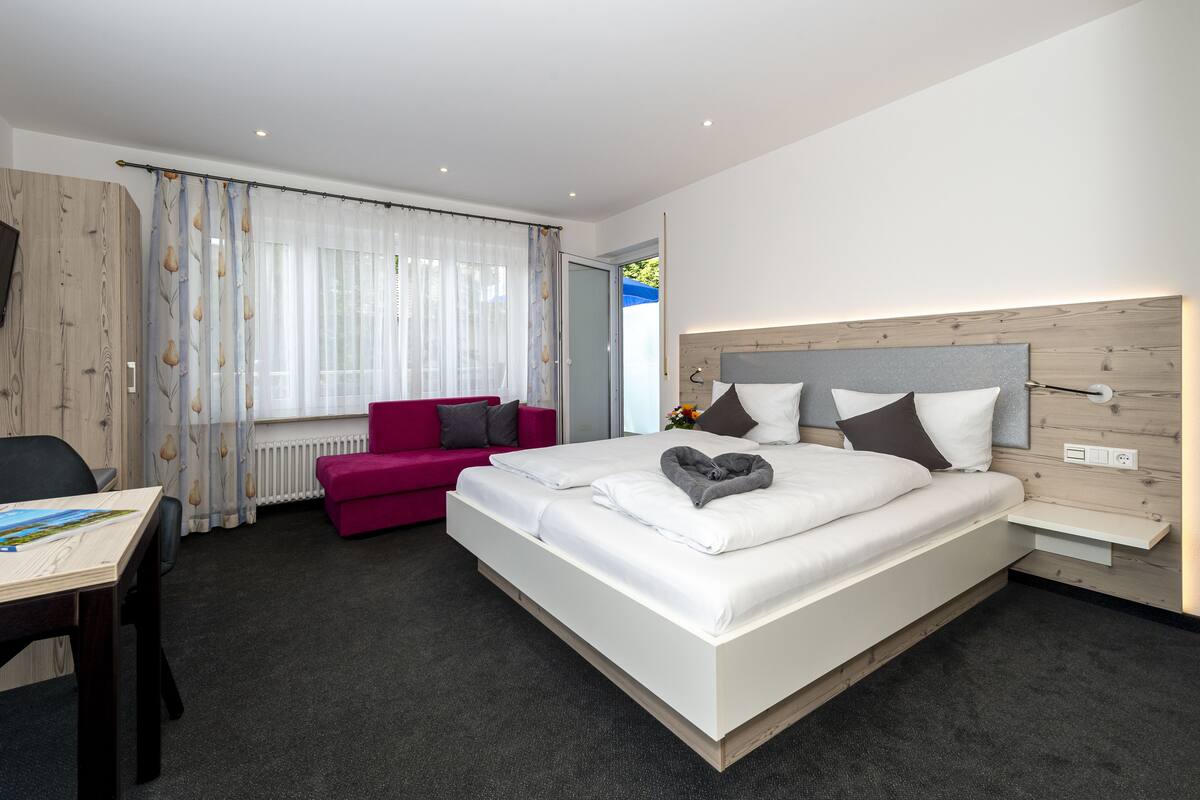 Standard Double Room | Hypo-allergenic bedding available, in-room safe, desk, soundproofing