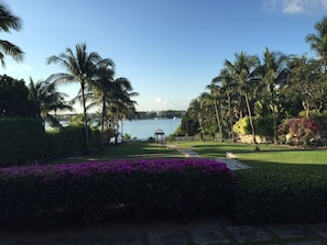 Property grounds - Sunrise Beach Villas - Stunning, Ocean View Poolside Villa With Beach Access (Paradise Island)