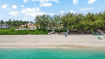 Ubicación a pie de playa, tumbonas y toallas de playa