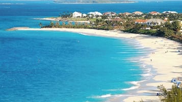 Ubicación a pie de playa, tumbonas y toallas de playa