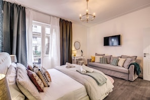 Family Room, Balcony