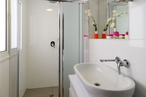 Executive Penthouse, 3 Bedrooms, Terrace | Bathroom | Shower, free toiletries, hair dryer, towels - Penthouse & Terrace near Hilton by FeelHome (Tel Aviv)