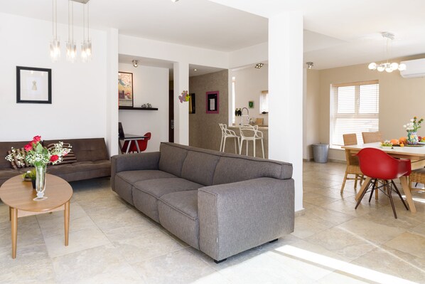 Executive Penthouse, 3 Bedrooms, Terrace | Living area | Smart TV