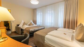 Family Room | Premium bedding, minibar, desk, soundproofing