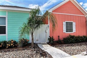 Property grounds - Resort Pool, Slps 9, Near Beach - Pirate’s Bounty (Port Aransas)