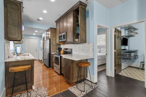 Frigorífic, microones, forn i placa de cuina 