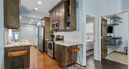 Restored Victorian Walking Distance to Beach & Pleasure Pier