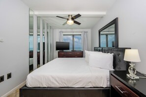 2 bedrooms, iron/ironing board, free WiFi, bed sheets - PREMIUM! ~ BEACH FRONT ~ 2 Bedroom ~ (Gulf Shores)