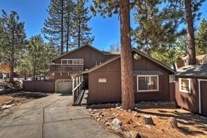 Exterior - Fawn Hollow by Destination Big Bear : Spa! Pool Table! Internet! Wood Burning Fireplaces! Minutes from Bear Mtn! (Big Bear City)