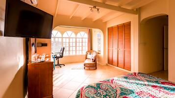 3 bedrooms, in-room safe, desk, iron/ironing board