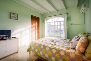 3 bedrooms, in-room safe, desk, iron/ironing board