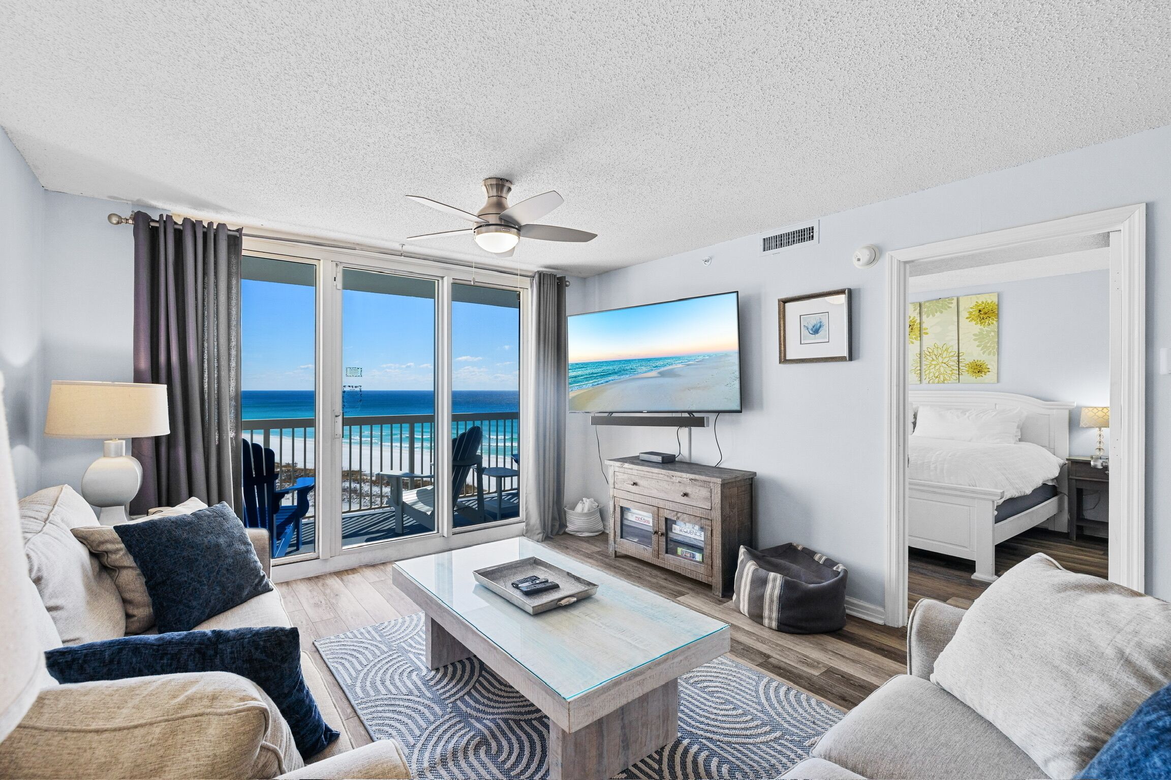 Télévision, lecteur de DVD, chaîne hi-fi